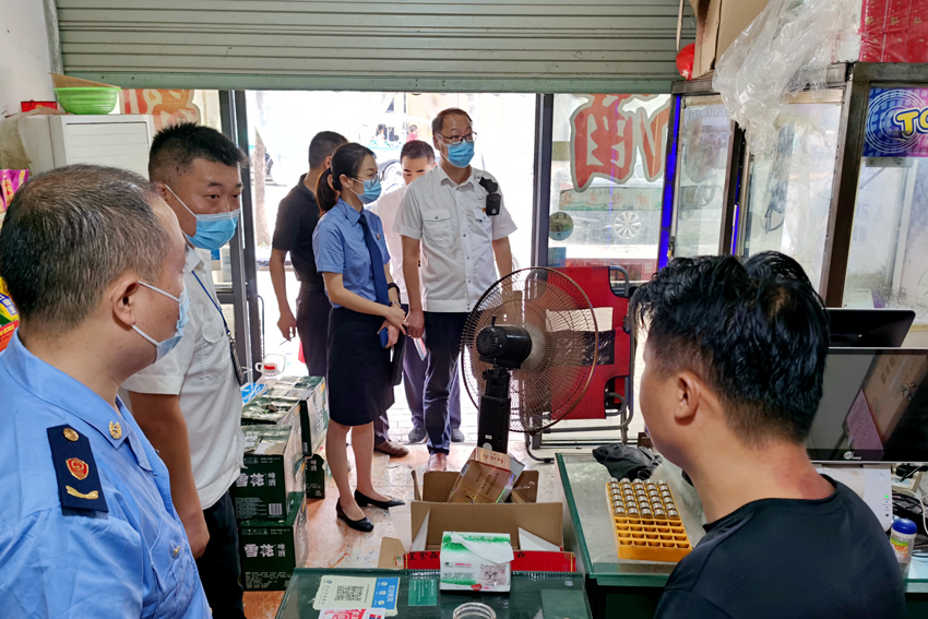自动售烟机违法吗 执法人员开始清理整治售烟机