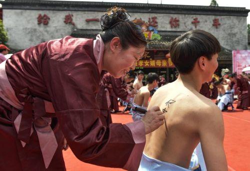 女婿跪地请岳母刺字2025近期排名前十名分析