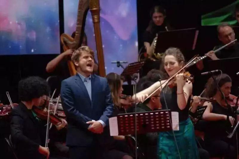 淘宝直播，如何开通直播间并开启电商新篇章