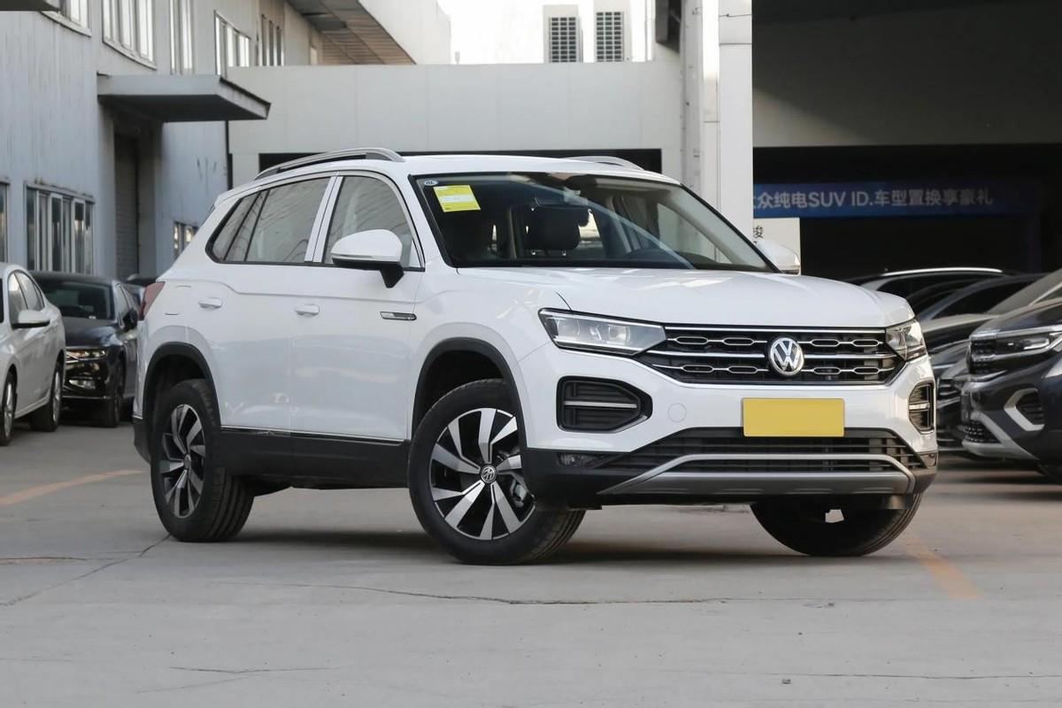 也是优化自身标题的一种有效方法。通过分析竞品的标题，可以了解市场趋势和顾客需求，从而调整自己的标题策略。但要注意避免直接复制竞品的标题，以免陷入同质化竞争