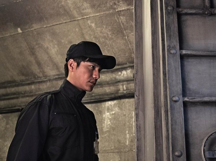 与关键词，针对目标受众的搜索习惯，不断优化商品标题和关键词，提高在搜索引擎中的排名。同时，关注热门搜索词和趋势，调整关键词布局，提高商品的曝光量